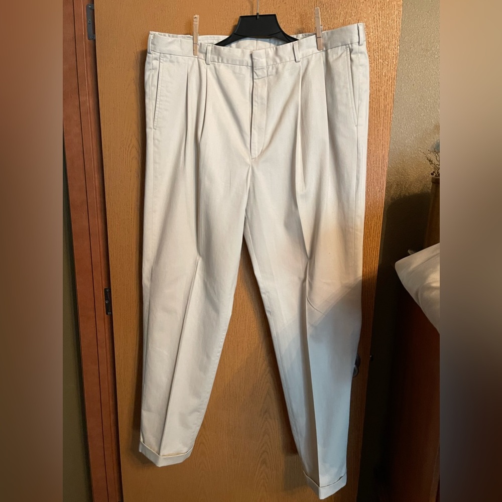 Eddie Bauer Wrinkle Resistant Classic Fit men khaki pant